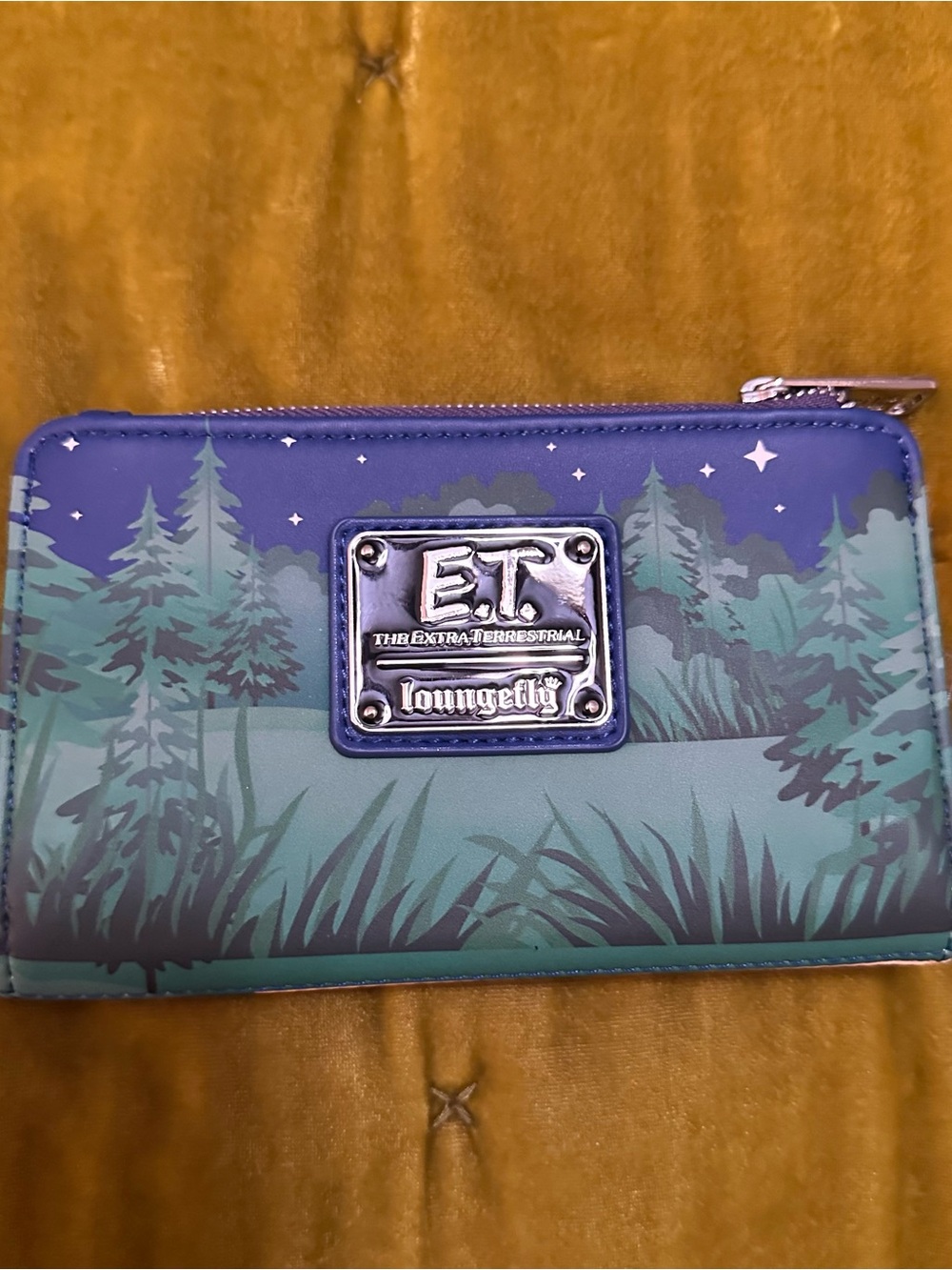 E.T. Loungefly wallet. Loungefly.